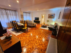 APARTAMENTO INTEIRO GIGANTE CENTRO de PORTO ALEGRE SANTA CASA 200M PERTO DE TUDO